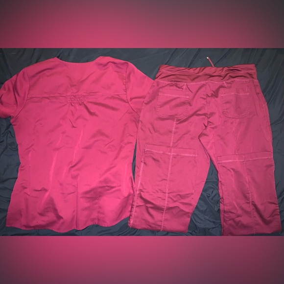 5 sets of used scrubs - Picture 9 of 16